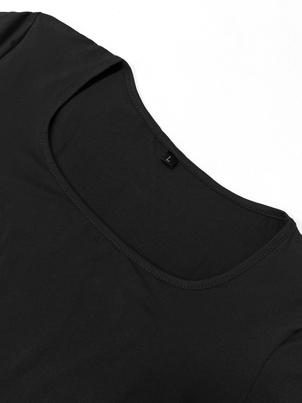 Langärmliges figurbetontes Damenkleid