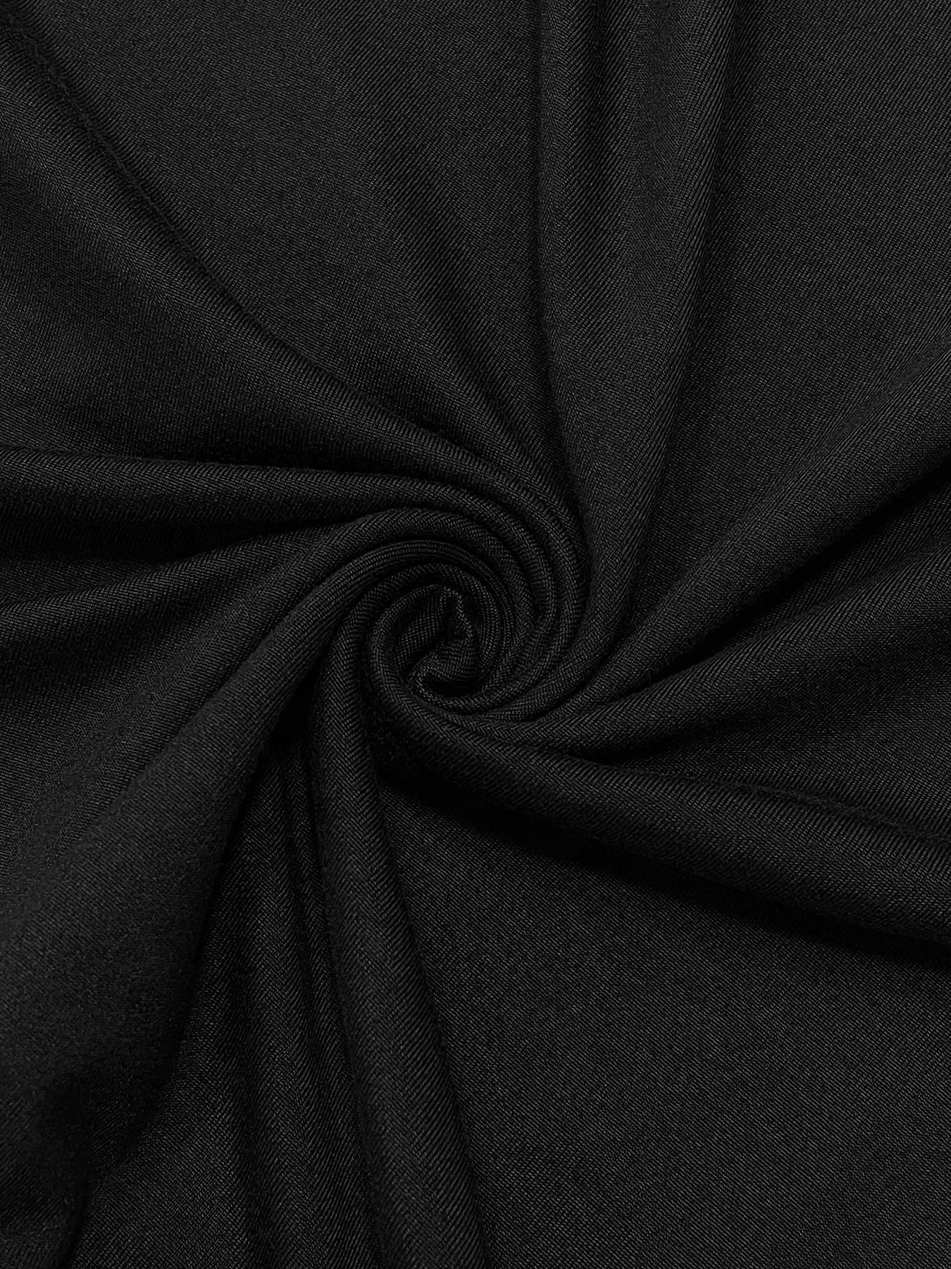 Langärmliges figurbetontes Damenkleid