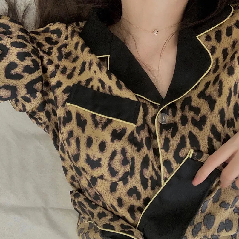 Damen Pyjama Set im Leopardenmuster