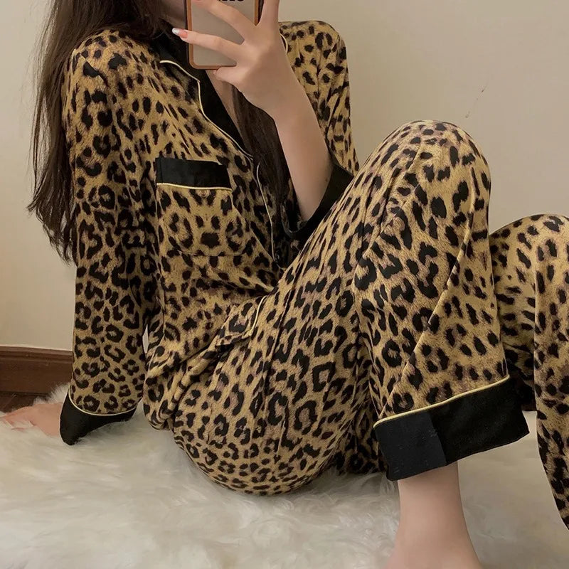 Damen Pyjama Set im Leopardenmuster
